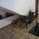 къщата с разкопките - The House With The Excavations